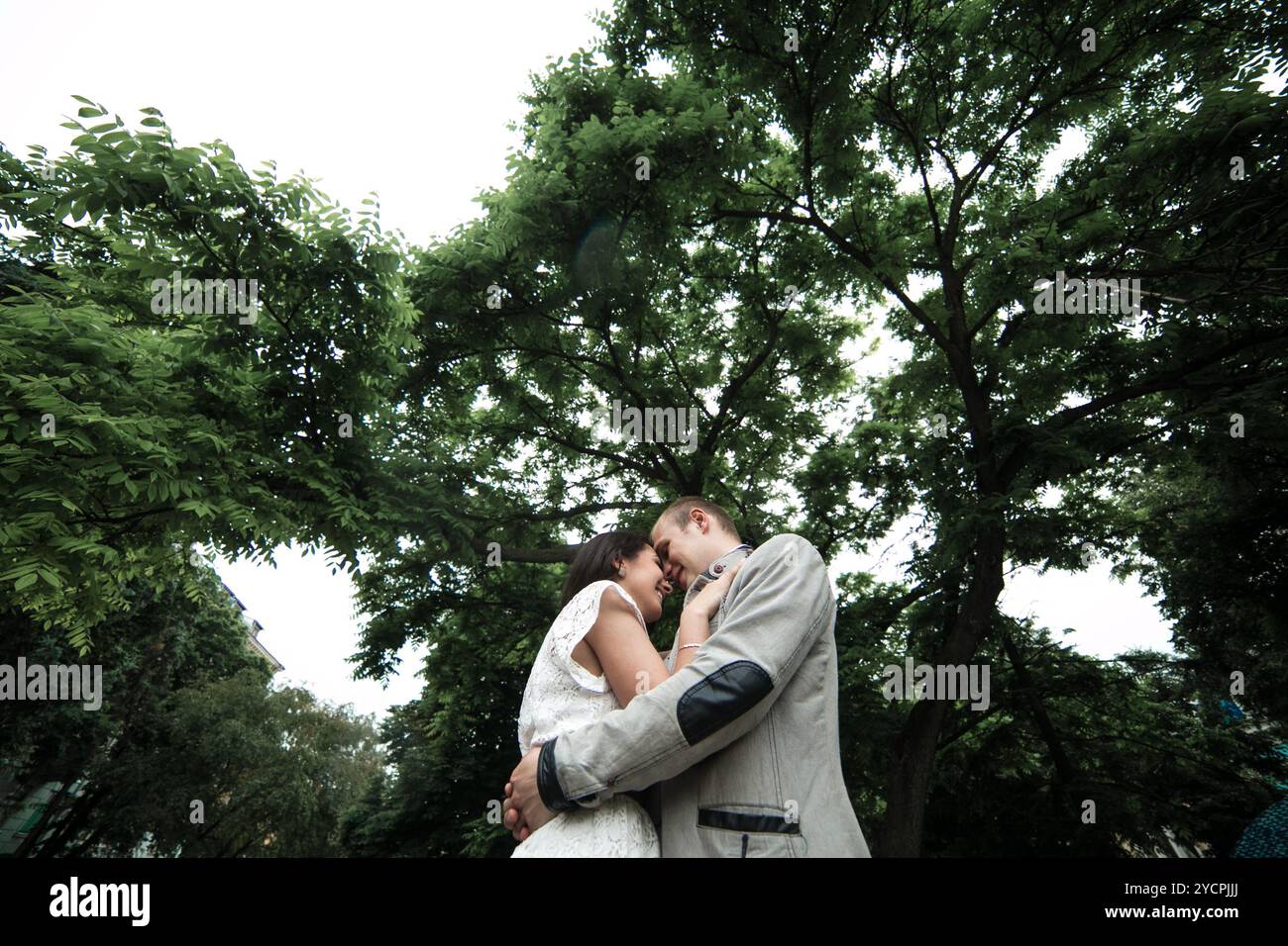 Coppia giovane avente un grande tempo Foto Stock