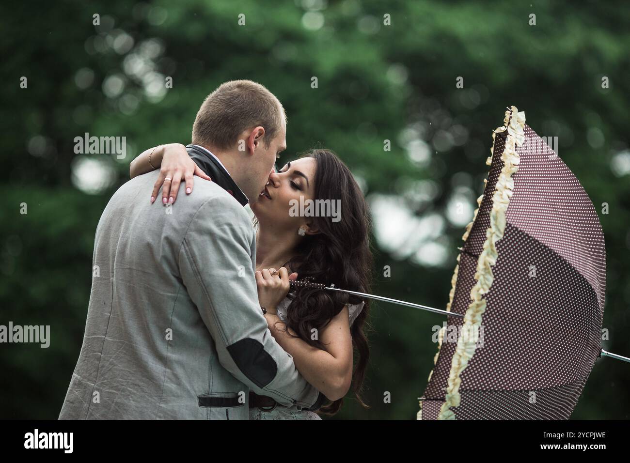 Coppia giovane avente un grande tempo Foto Stock