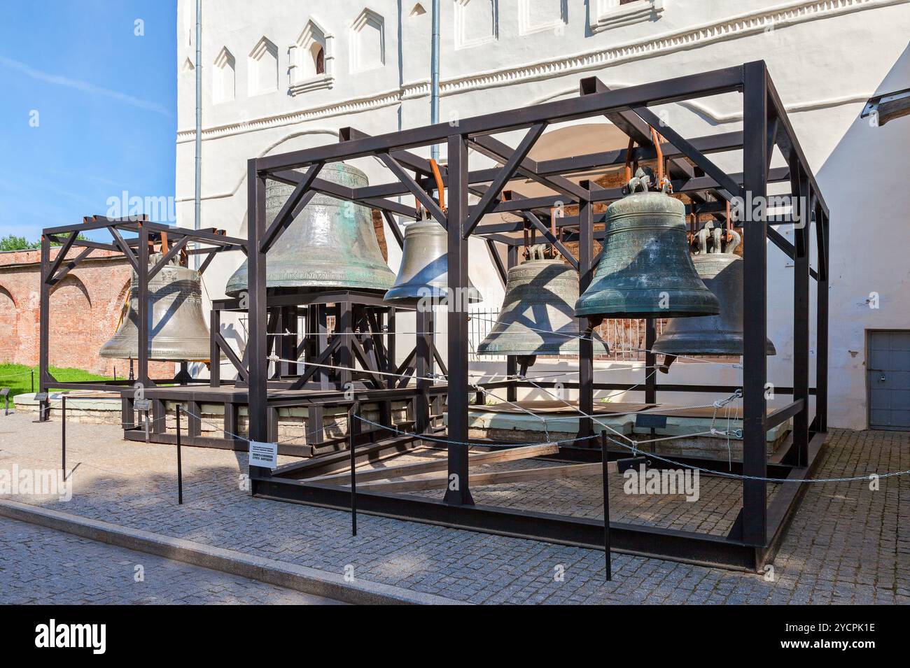 Vecchie campane della Cattedrale di Santa Sofia nel cremlino di Novgorod, Russia Foto Stock