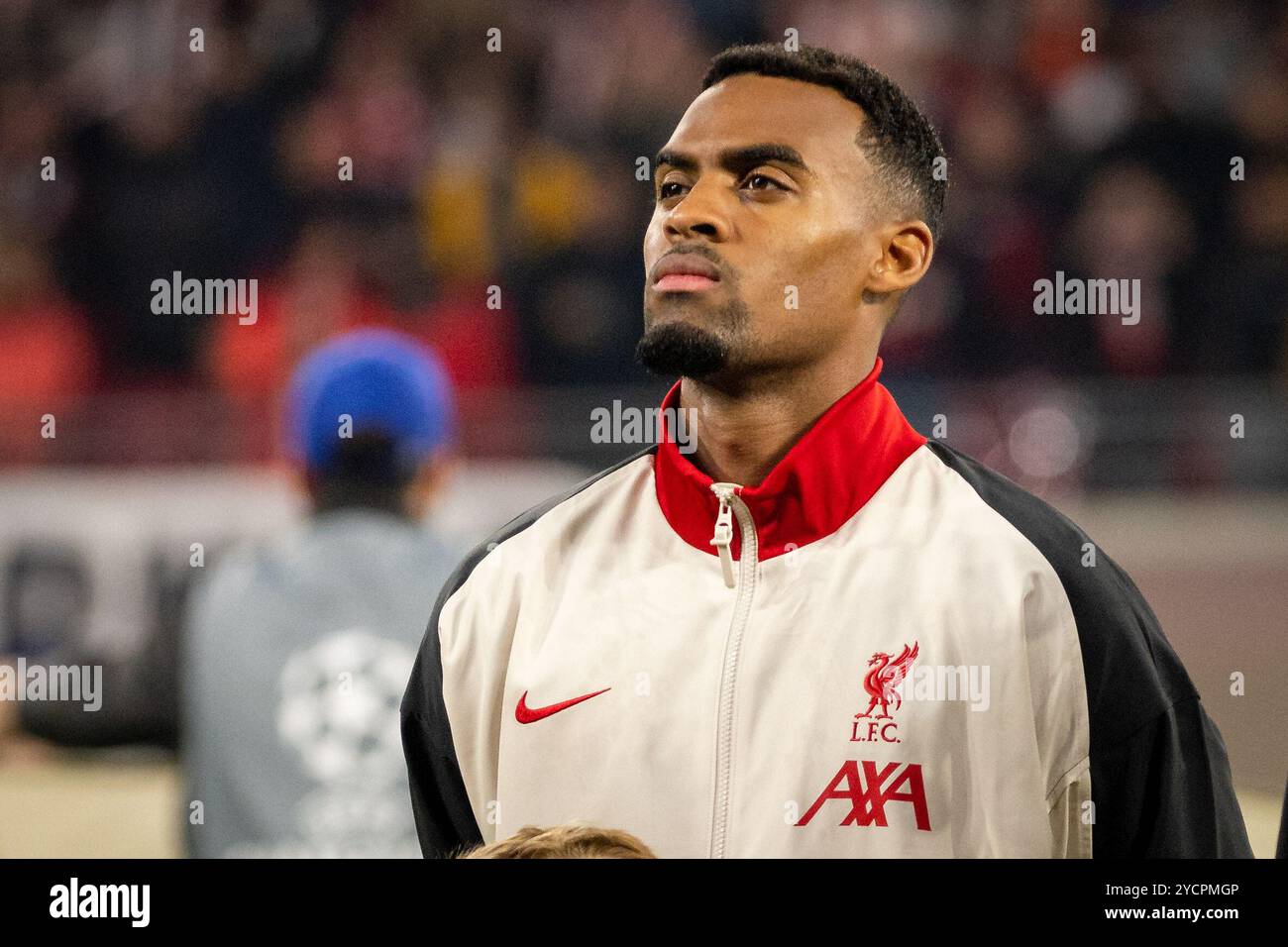 Lipsia, Germania. 23 ottobre 2024. Ryan Gravenberch del Liverpool visto durante la partita di UEFA Champions League tra RB Lipsia e Liverpool alla Red Bull Arena di Lipsia. Credito: Gonzales Photo/Alamy Live News Foto Stock