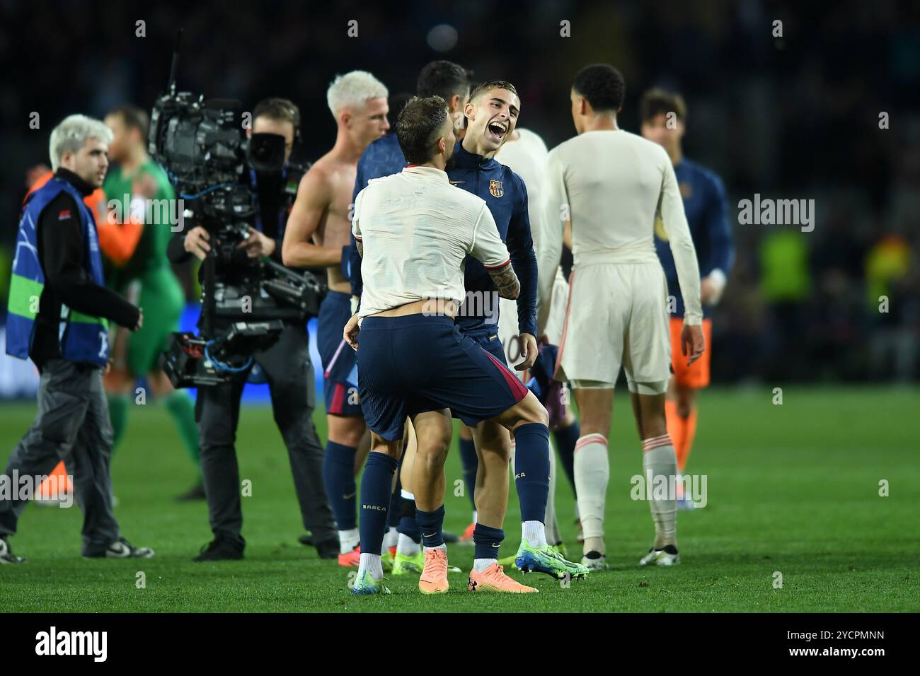 Barcellona, ESP. 23 ottobre 2024. FC BARCELONA vs FC BAYERN MUNCHEN 23 ottobre 2024 Fermin Lopez (16) del FC Barcelona festeggia la fine della partita MD4 di UEFA Champions League 2024/25 tra FC Barcelona e FC Bayern Munchen allo stadio Olimpico Lluis Companys di Montjuic a Barcellona, Spagna. Crediti: Rosdemora/Alamy Live News Foto Stock