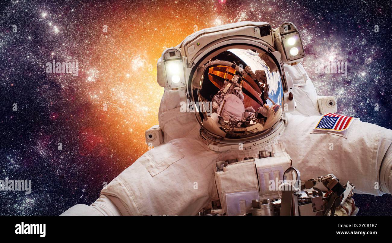 Astronauta nello spazio esterno Foto Stock