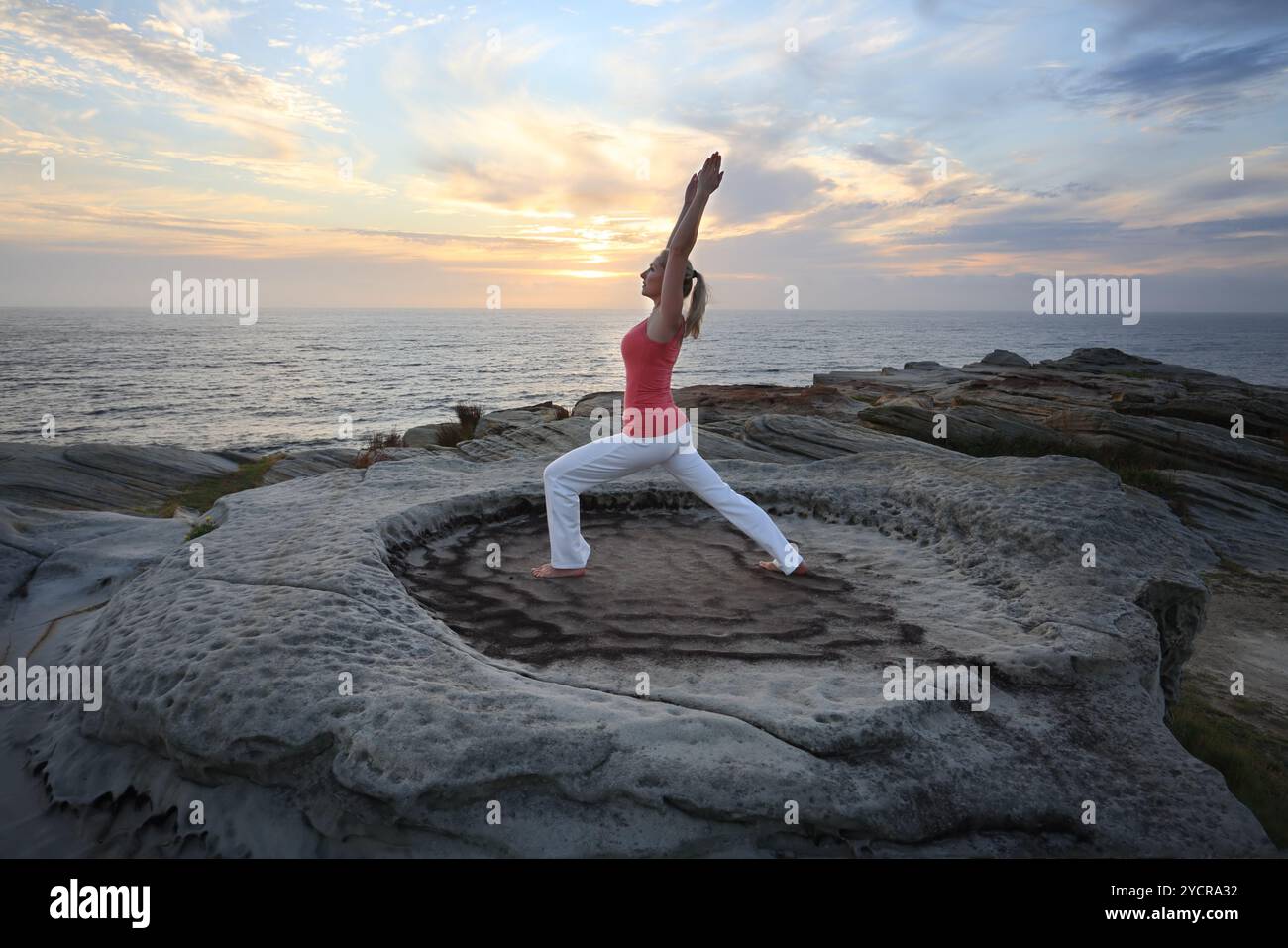 Yoga Pilates fitness allunga un affondo basso Foto Stock