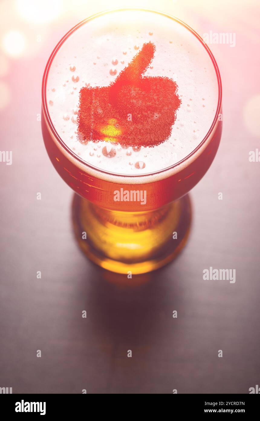 La birra lager sul tavolo Foto Stock