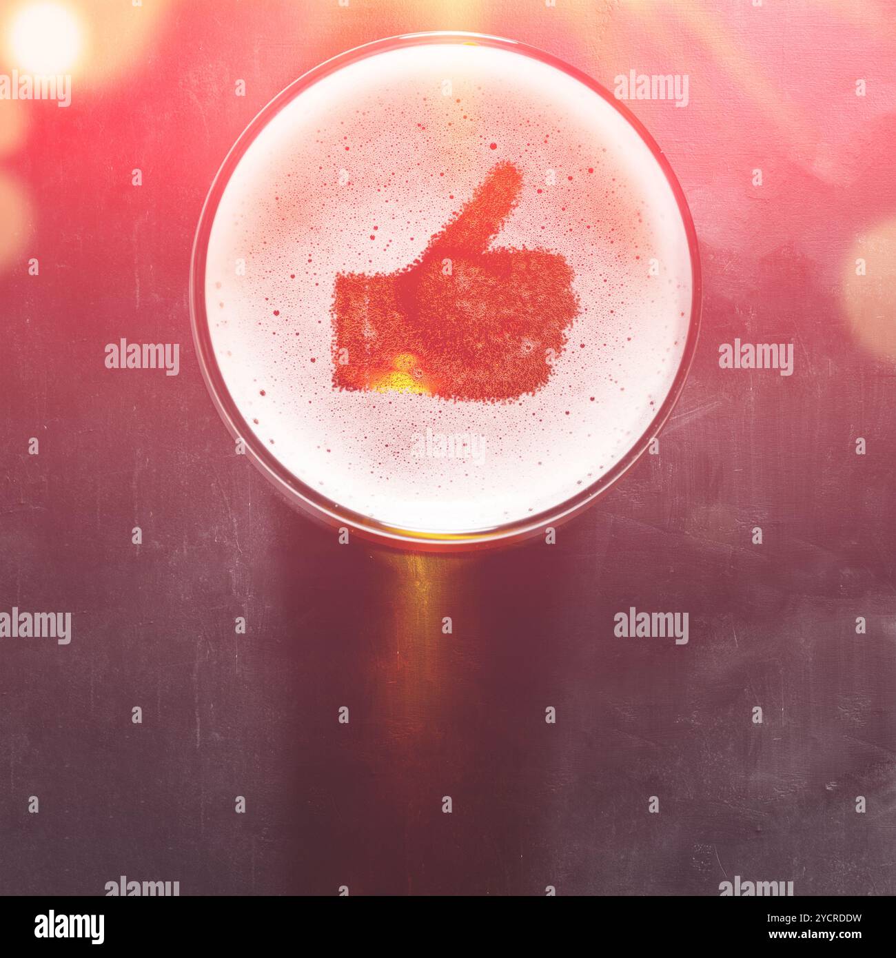 La birra lager sul tavolo Foto Stock