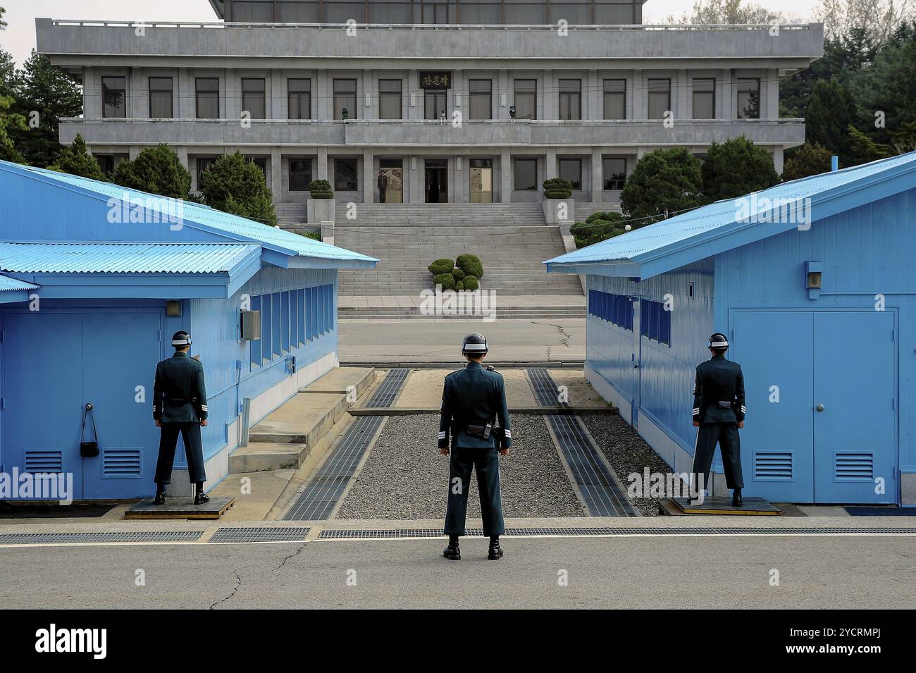 02.05.2013, Panmunjom, Corea del Sud, Asia, le guardie sudcoreane si trovano in una posizione difensiva presso la striscia di confine nella zona di sicurezza congiunta all'interno della d Foto Stock