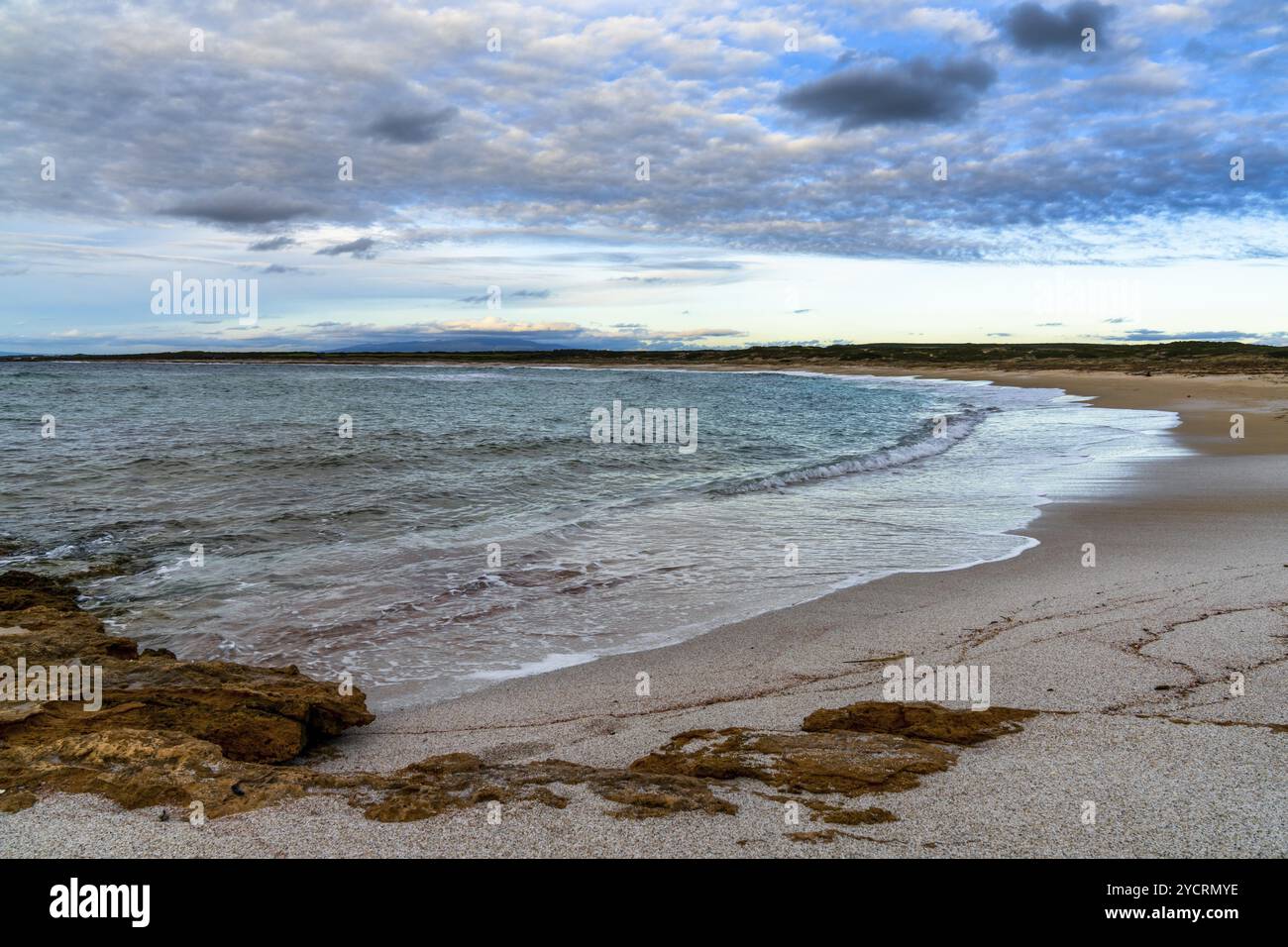 Vista sulla riserva naturale e sulla spiaggia di Maimoni sul Golfo di Oristano in Sardegna Foto Stock