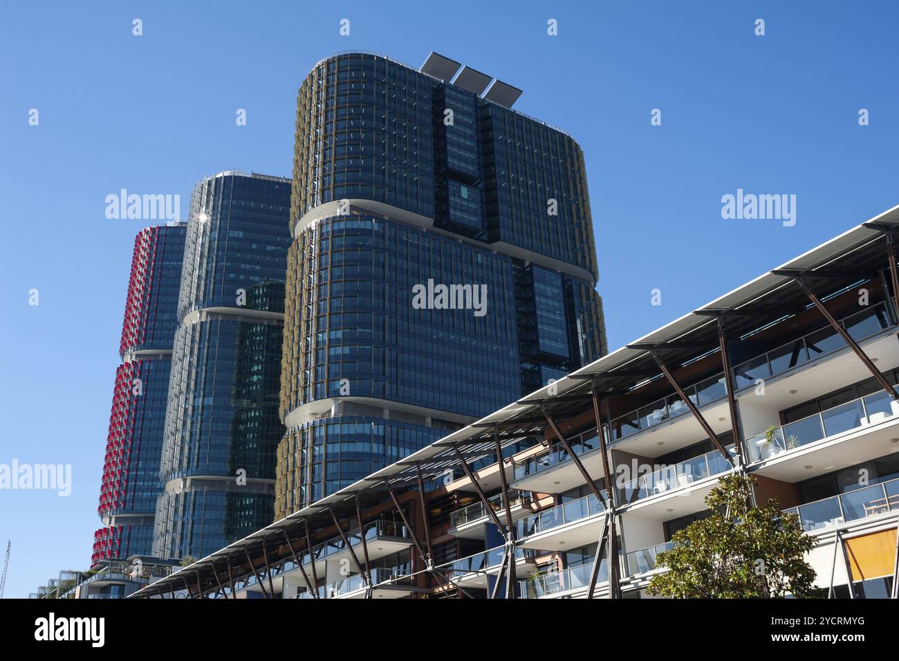 16 settembre 2018, Sydney, nuovo Galles del Sud, Australia, Una vista dei moderni edifici residenziali, delle torri di uffici e dei ristoranti lungo la zona pedonale di Wulugu Foto Stock