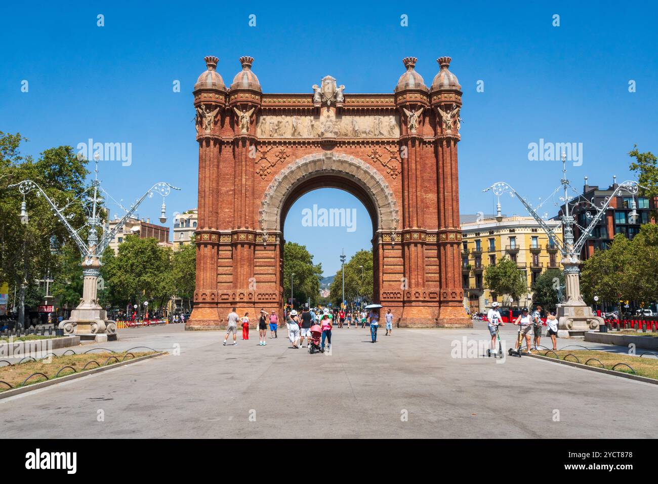 Arc de Triomf, arco commemorativo a Barcellona, Catalogna, Spagna, costruito dall'architetto Josep Vilaseca i Casanovas come porta di accesso principale per il Barcel 1888 Foto Stock