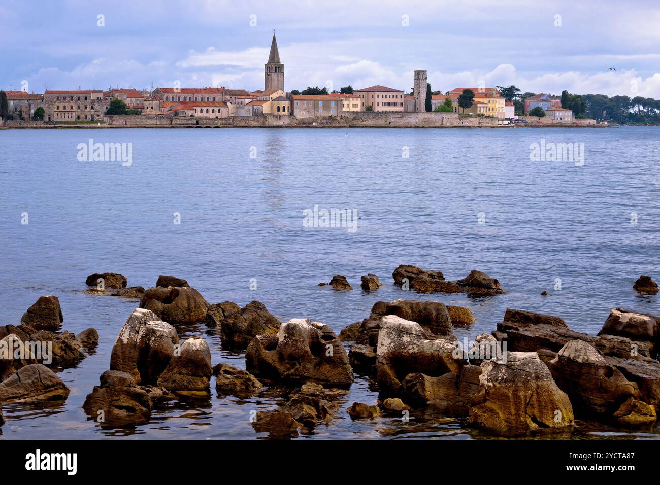 Città di Parenzo vista della costa Foto Stock
