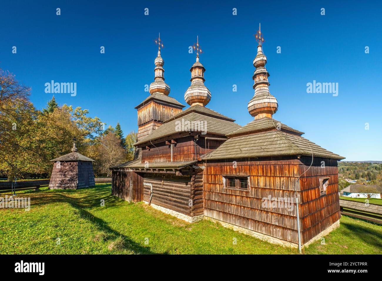 Chiesa di Santa Paraskeva, greco-cattolica, 1766 anni, trasferita dal villaggio di Nova Polianka a skansen presso il Museo culturale ucraino, regione di Prešov, Slovacchia Foto Stock