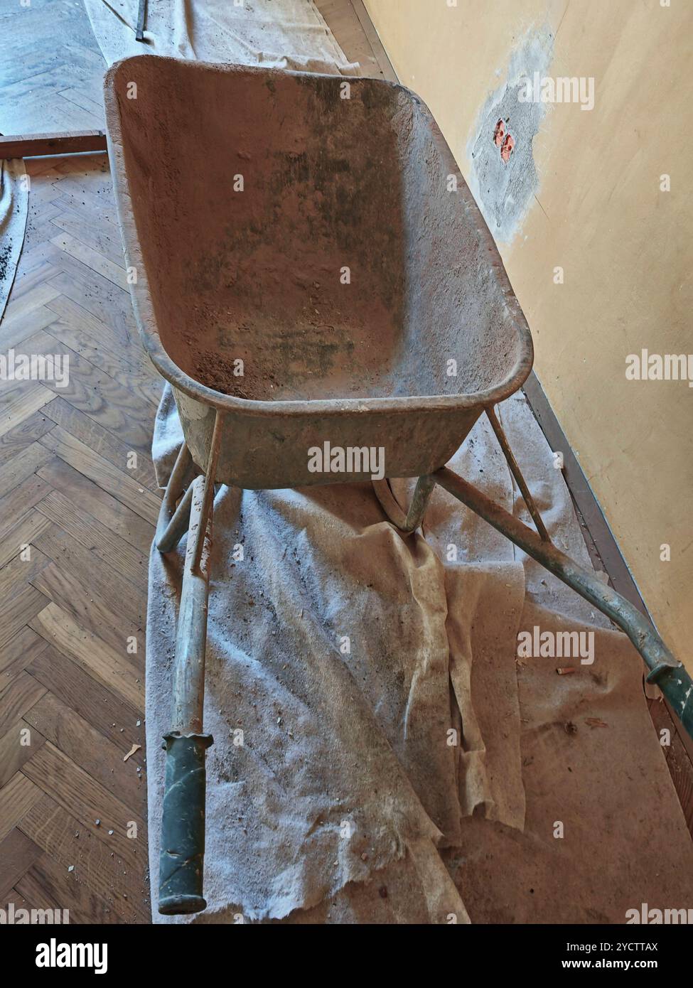 rivitalizzazione degli interni di un edificio e di una struttura, lavori di costruzione e conservazione rivitalizzazione degli interni di un edificio Foto Stock