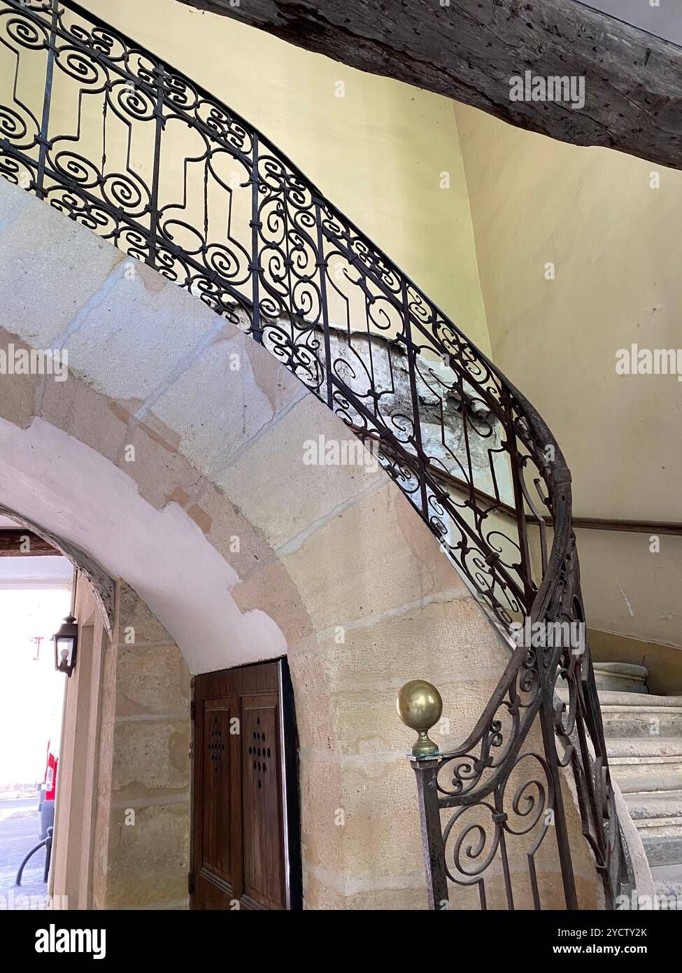 Architettura parigina - scalinate/scale splendidamente decorate - Immagine stock catturata con smartphone