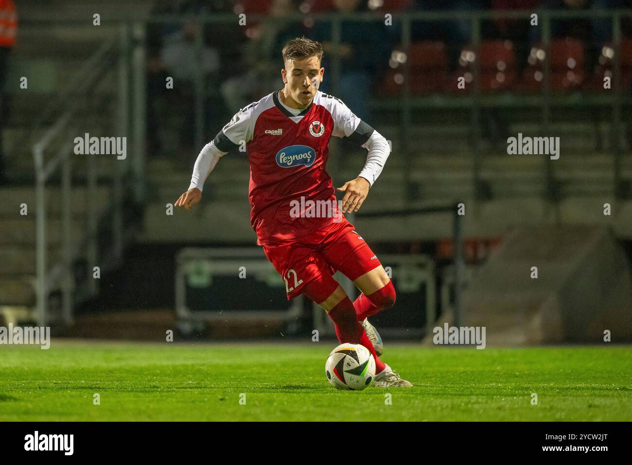 22.10.24, Fussball: 3. Liga, Saison 2024/2025, 11. Spieltag, Viktoria Köln 1904 e.V. vs FC Ingolstadt 04 im Sportpark Höhenberg di Köln. Said El Mala (Viktoria Koeln, n. 22) am Ball. Wichtiger Hinweis: Gemaess den Vorgaben der DFL Deutsche Fussball Liga bzw. Des DFB Deutscher Fussball-Bund ist es untersagt, in dem Stadion und/oder vom Spiel angefertigte Fotoaufnahmen in forma von Sequenzbildern und/oder videoaehnlichen Fotostrecken zu verwerten bzw. verwerten zu lassen. Foto: Kirchner-Media/TH Foto Stock