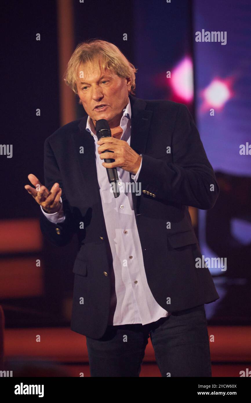 Bernhard Brink - Aufzeichnung der Beatrice Egli Show im Studio Berlin Adlershof am 16.10.2024. Die Beatrice Egli Show *** Bernhard Brink registrazione del Beatrice Egli Show presso lo Studio Berlin Adlershof il 16 10 2024 The Beatrice Egli Show Foto Stock