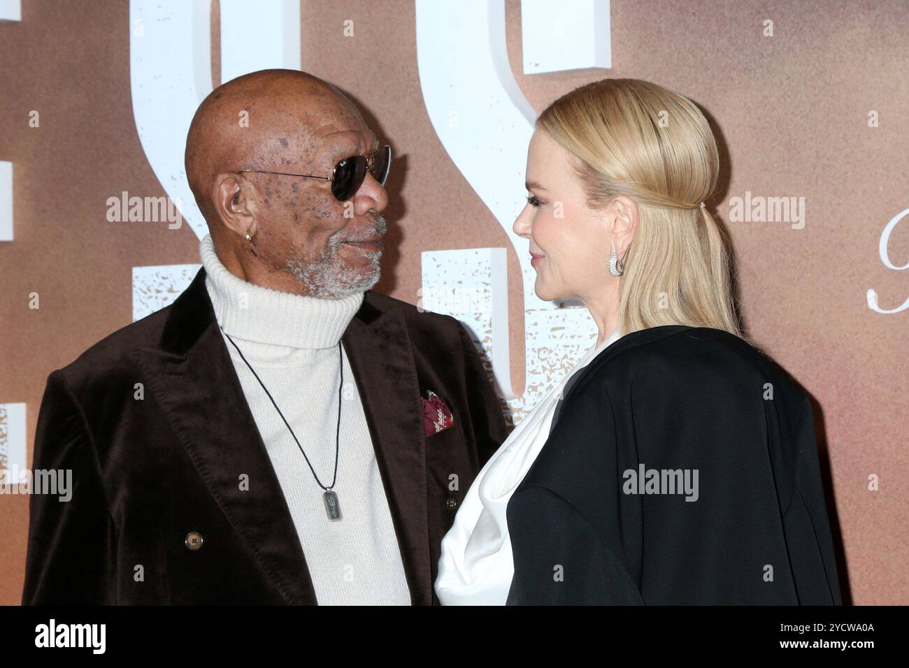23 ottobre 2024 circa. Morgan Freeman, Nicole Kidman agli arrivi per la prima stagione DI LIONESS, Linwood Dunn Theater, Los Angeles, CALIFORNIA, 23 ottobre, 2024. crediti: Priscilla Grant/Everett Collection/Alamy Live News Foto Stock