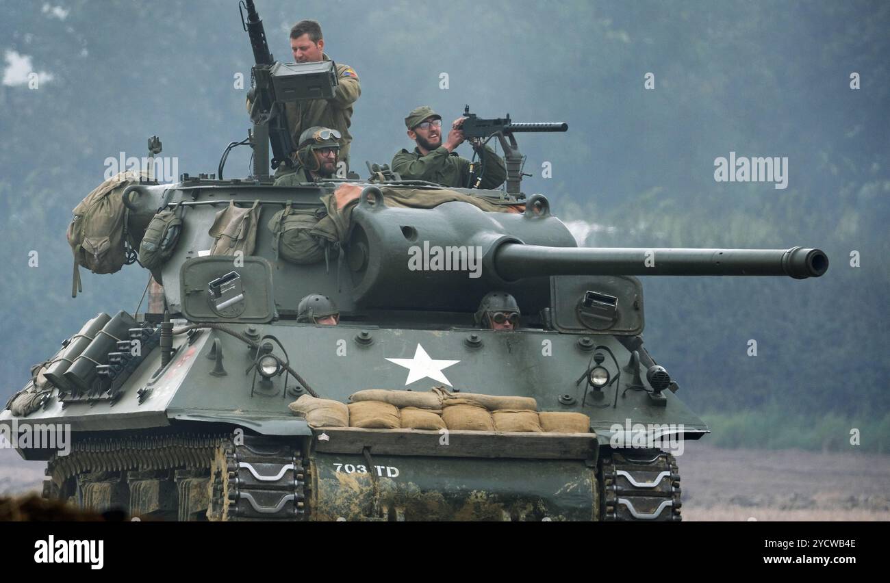 L'M18 Hellcat (ufficialmente denominato 76 mm Gun Motor Carriage M18 o M18 GMC) è un cacciacarri utilizzato dall'esercito degli Stati Uniti durante la seconda guerra mondiale Foto Stock