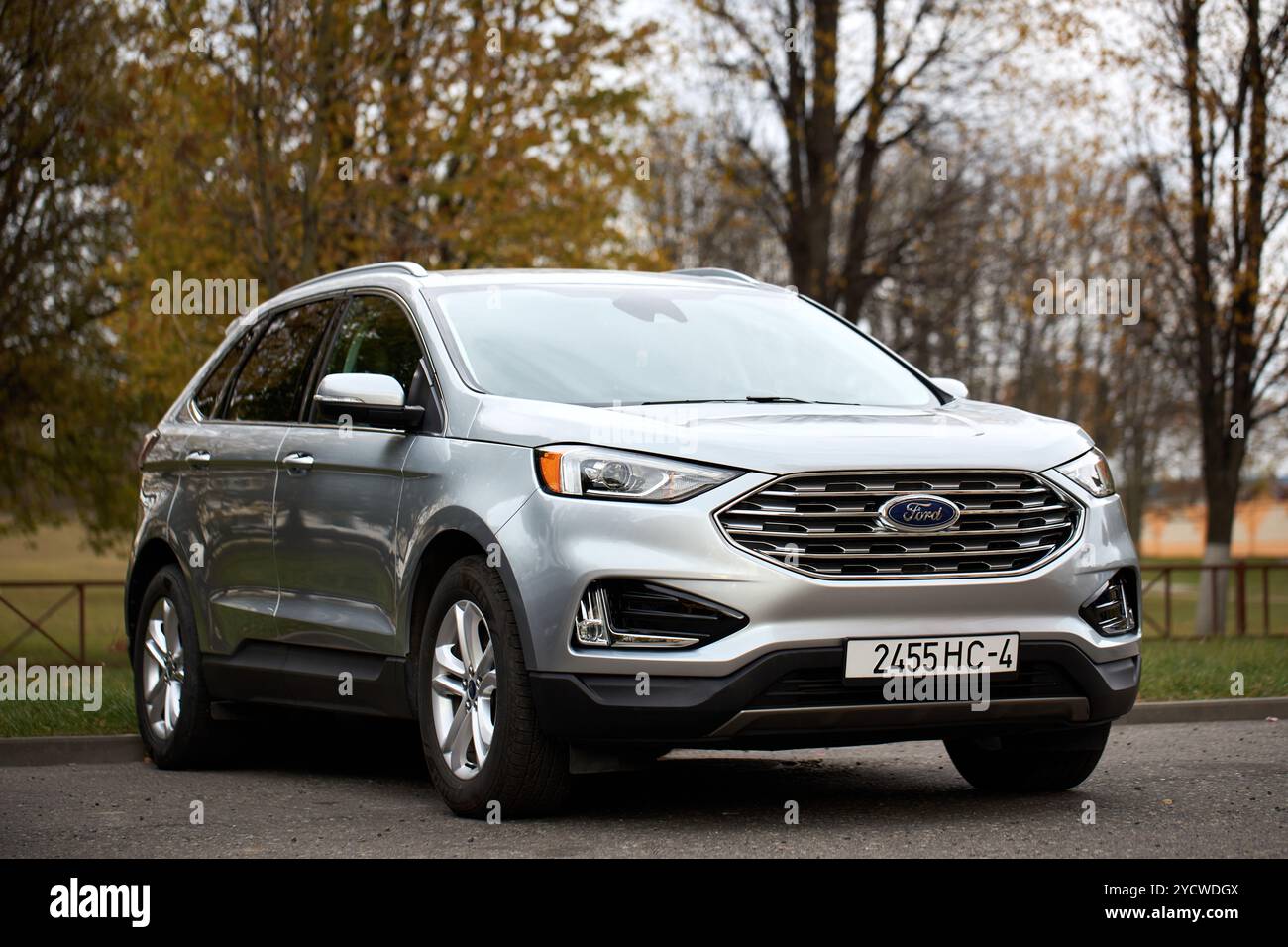 Minsk, Bielorussia - 22 ottobre 2024: Ford Edge II seconda generazione SUV crossover prodotto Ford Motor Company da 2015 a 2024 mid size CUV. Anteriore sinistro Foto Stock