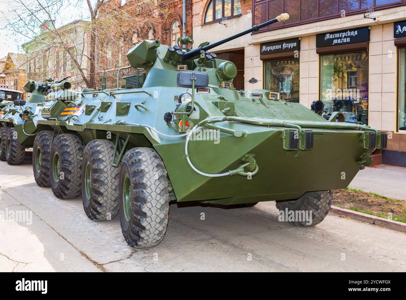 BTR-82A dell'Esercito Russo, veicolo corazzato a ruote, portabagagli in città Foto Stock