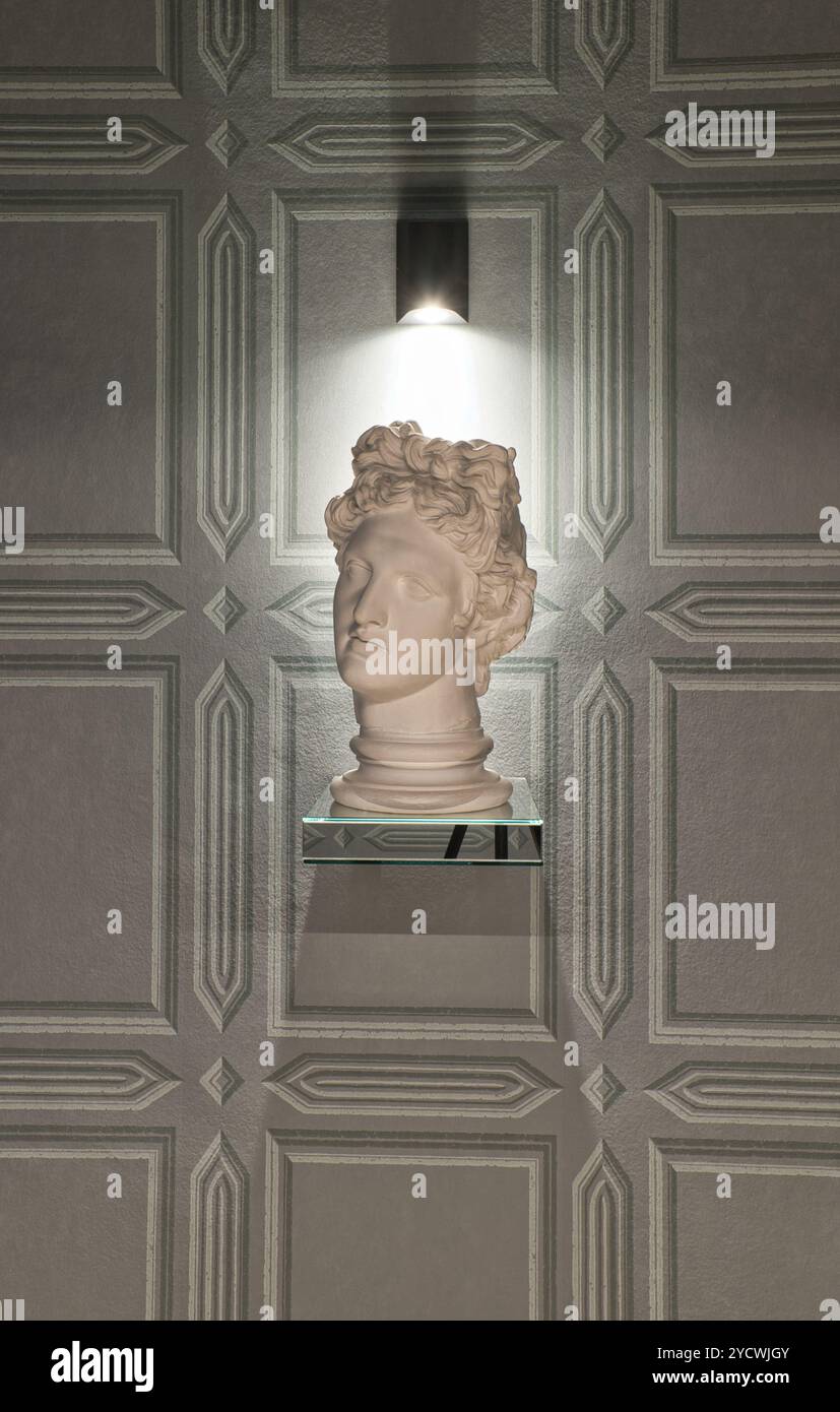 Statua della testa di Apollo in una casa in Italia Foto Stock