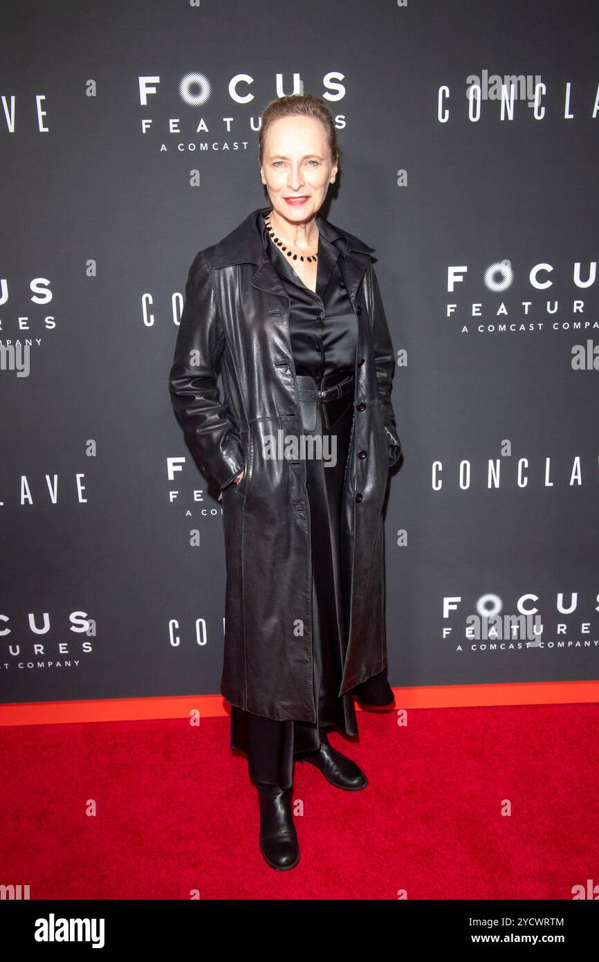 23 ottobre 2024, Nova Iorque, Nova Iorque, Estados Unidos: (novo) Estreia de "conclave" em Nova York. 23 de outubro de 2024, Nova York, Nova York, EUA: Leila Robins comparece a estreia de "conclave" em Nova York em 23 de outubro de 2024 na cidade de Nova York. (credito: M10s/thenews2) (immagine di credito: © Ron Adar/TheNEWS2 via ZUMA Press Wire) SOLO PER USO EDITORIALE! Non per USO commerciale! Foto Stock