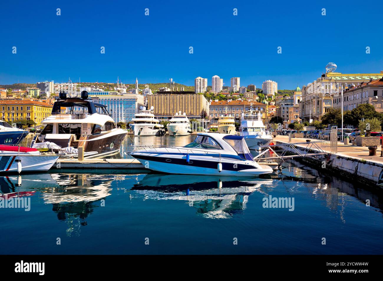 Città di Rijeka yachting vista fronte mare Foto Stock