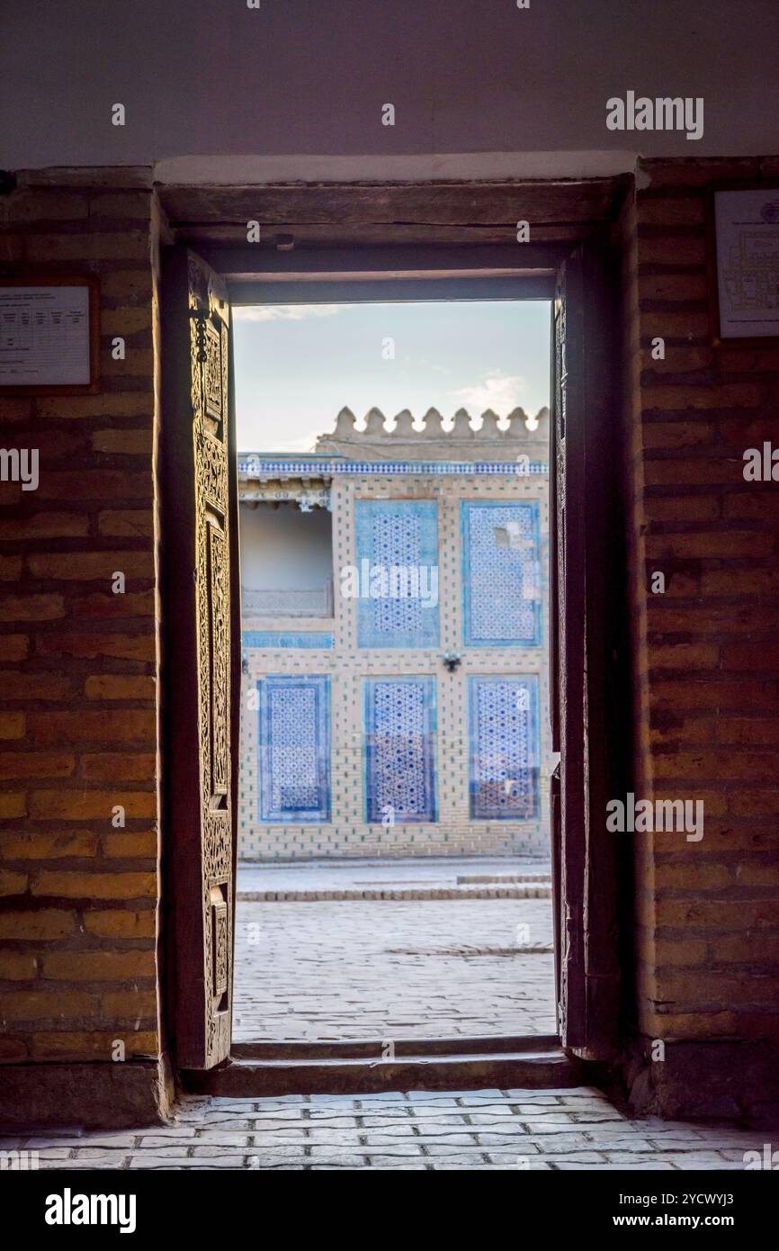 Vista dalla porta della strada di Khiva Foto Stock