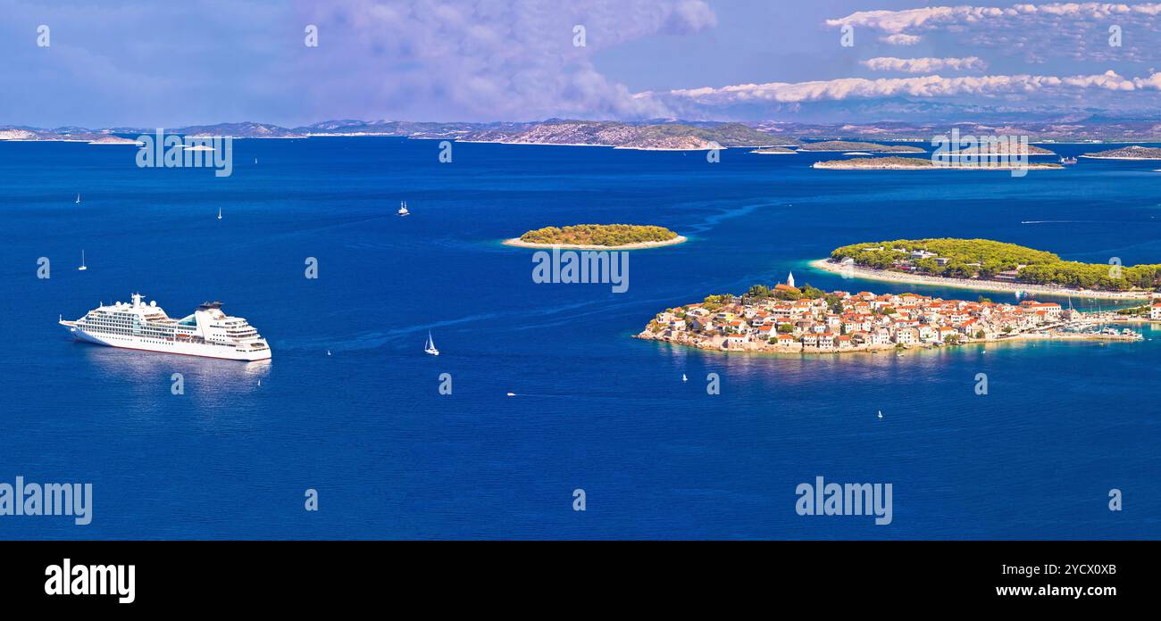 Adriatico destinazione turistica di Primosten antenna arcipelago panoramico vista Foto Stock