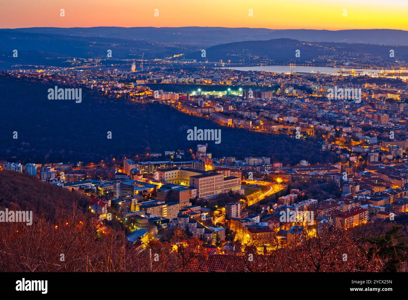 Antenna vista serale di Trieste Foto Stock