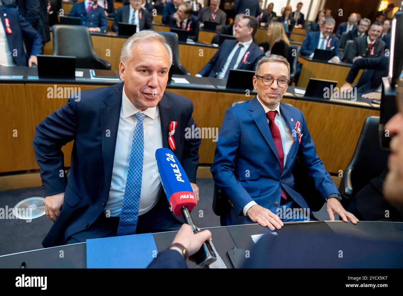 Vienna, Österreich. 24. Oktober 2024. Walter Rosenkranz und Herbert Kickl beide FPÖ vor konstituierenden Sitzung des neu gewählten Nationalrats im österreichischen Parlament. Vienna *** Vienna, Austria 24 ottobre 2024 Walter Rosenkranz e Herbert Kickl entrambi FPÖ prima della sessione costitutiva del neo-eletto Consiglio nazionale nel Parlamento austriaco Vienna Foto Stock