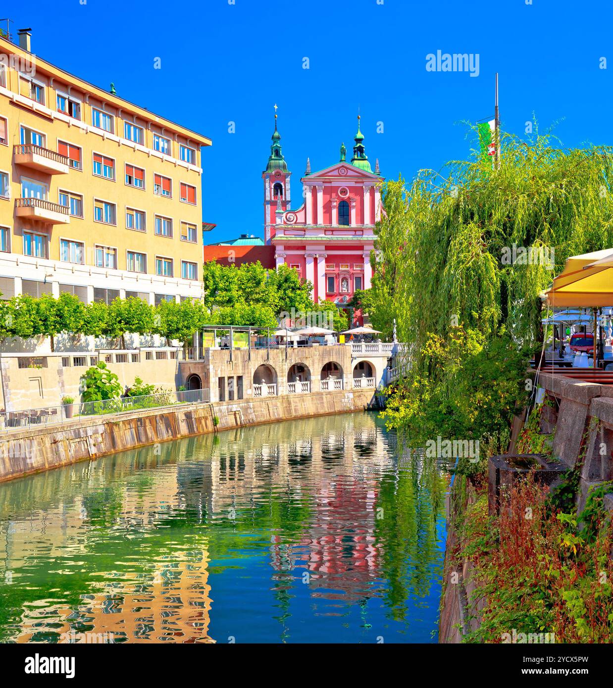 Città di Lubiana storico vista riverfont Foto Stock