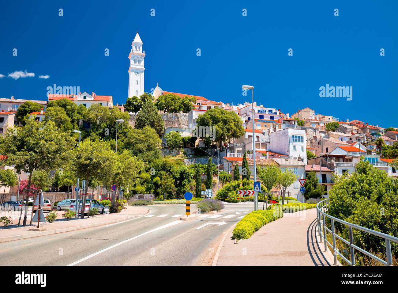 Città di Novi Vinodolski street e vista punti di riferimento Foto Stock