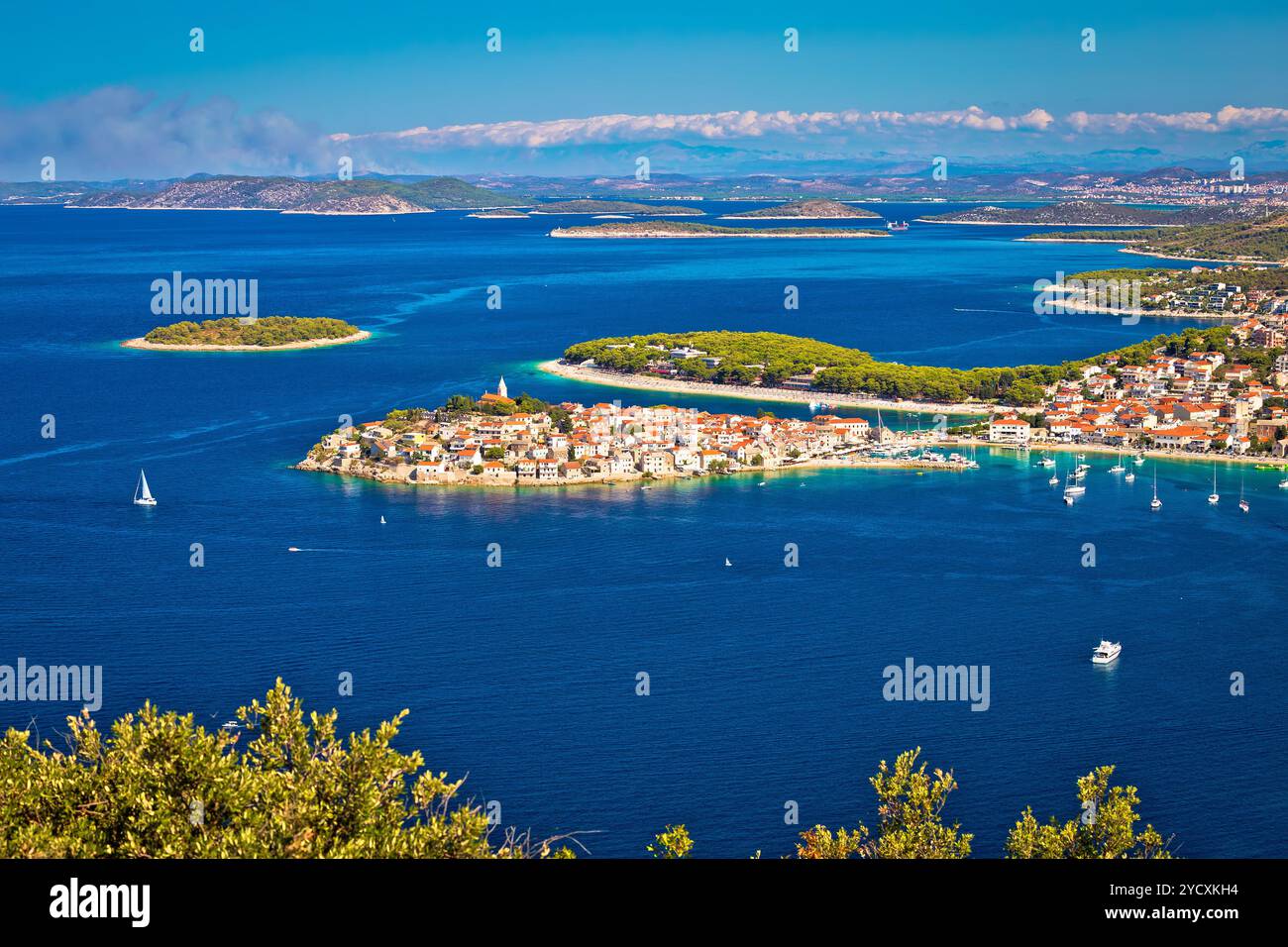 Adriatico destinazione turistica di Primosten antenna arcipelago panoramico vista Foto Stock