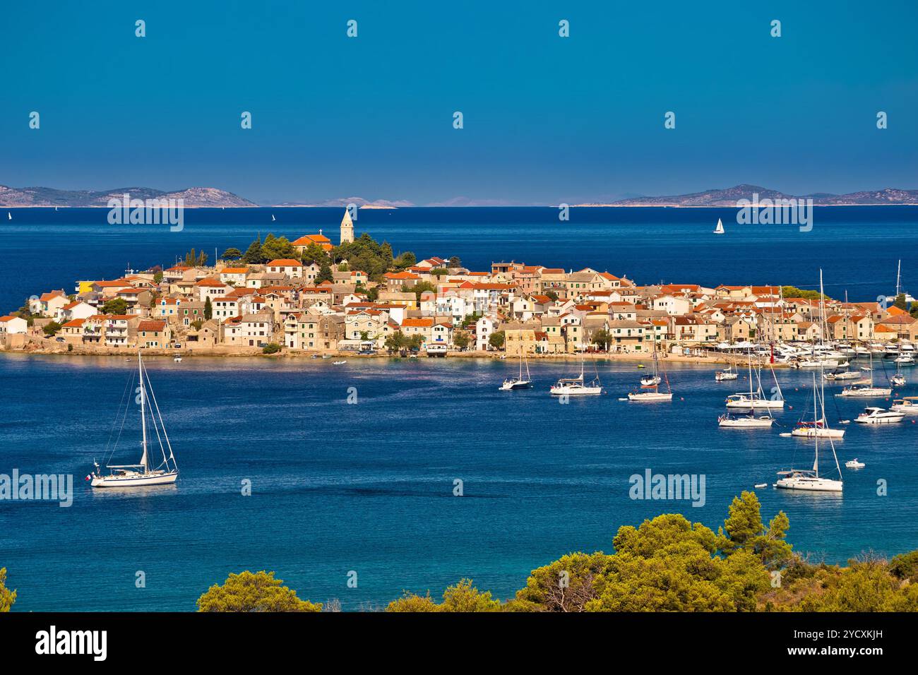 Adriatico destinazione turistica di Primosten antenna arcipelago panoramico vista Foto Stock