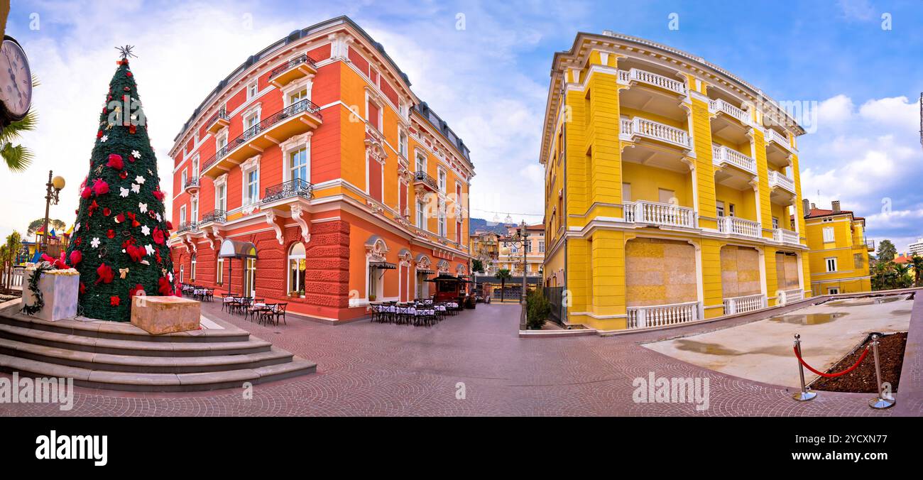 Vista panoramica dell'avvento sulla città di Opatija con architettura colorata Foto Stock