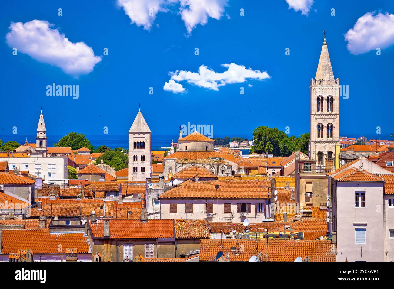 Storico dello skyline di Zadar e vista sui tetti Foto Stock
