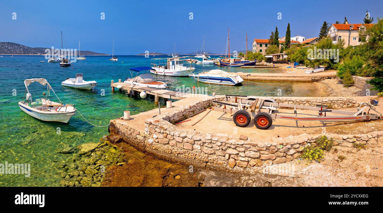 Costa e spiaggia di Isola di Prvic panoramico vista estiva Foto Stock