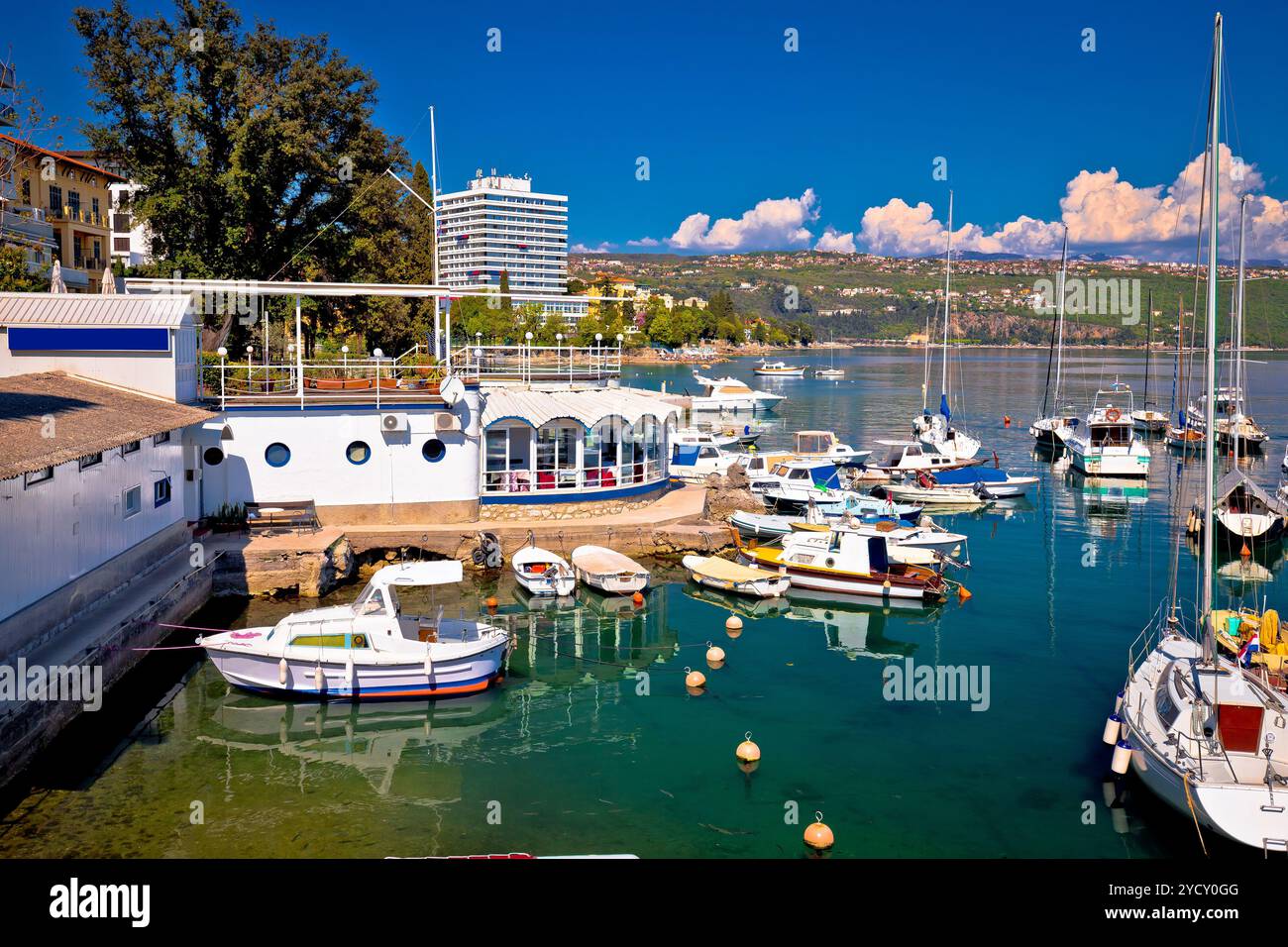 Porto e lungomare di Opatija e visualizzare Foto Stock