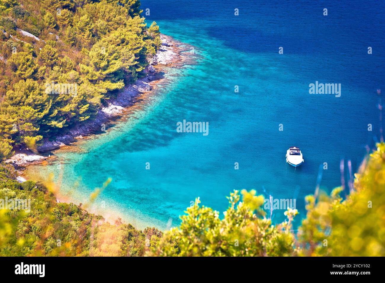 Segreto spiaggia turchese yachting e vela destinazione Foto Stock