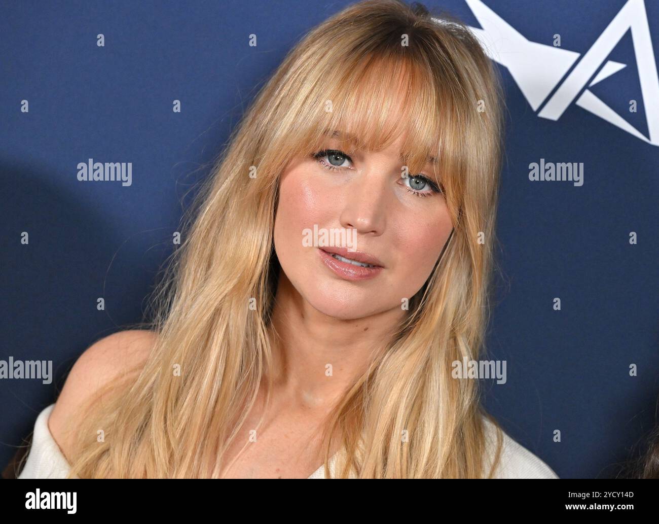 Hollywood, Stati Uniti. 23 ottobre 2024. Jennifer Lawrence arriva alla prima di Zurawski v. Texas durante l'AFI Fest 2024 al TCL Chinese Theatre il 23 ottobre 2024 a Hollywood, CA. © Lisa OConnor/AFF-USA.com Credit: AFF/Alamy Live News Foto Stock