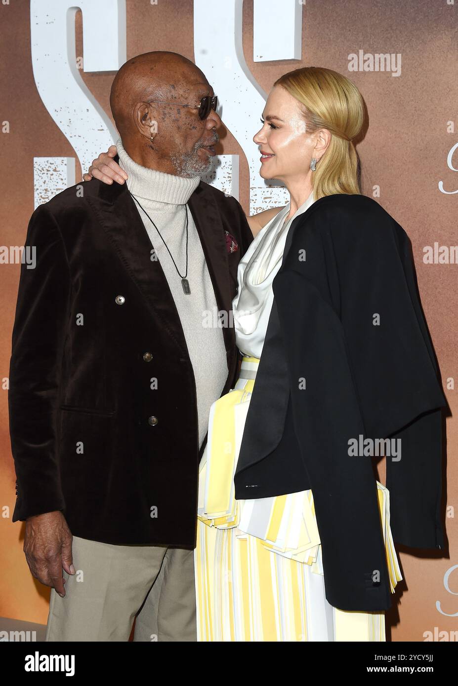 Hollywood, Stati Uniti. 23 ottobre 2024. Morgan Freeman e Nicole Kidman arrivano alla serie Paramount Original "Lioness" stagione 2 a Los Angeles prima tenutasi al Linwood Dunn Theater di Hollywood, CALIFORNIA. Il 23 ottobre 2024 © Majil/ Credit: AFF/Alamy Live News Foto Stock