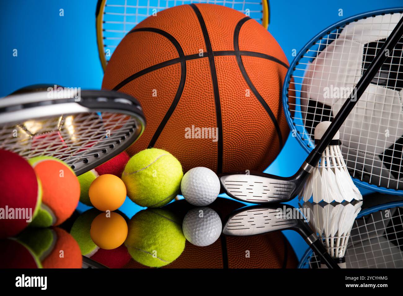 Palle sportive con attrezzatura Foto Stock