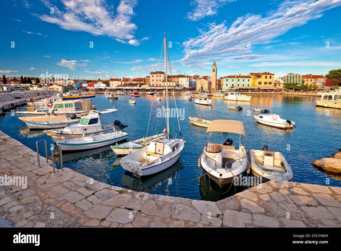 Vista sul lungomare della città di Fazana Foto Stock
