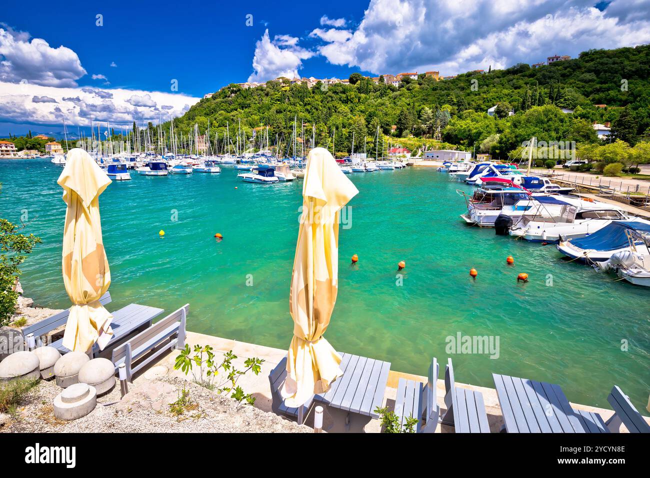 Vista sulla baia di Omisalj Foto Stock