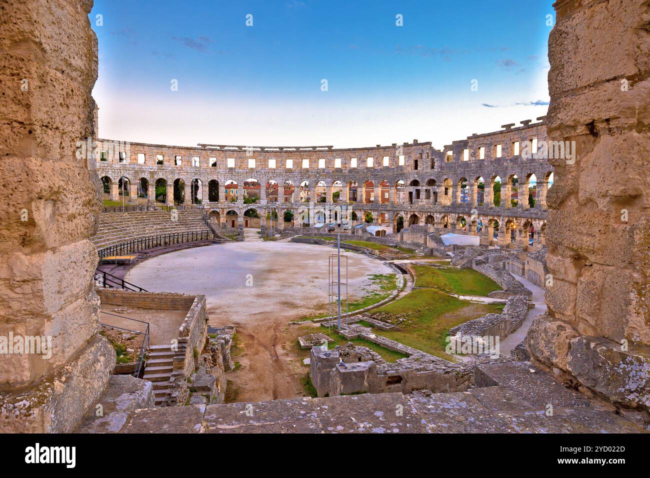 Vista sullo storico anfiteatro romano dell'Arena Pola Foto Stock