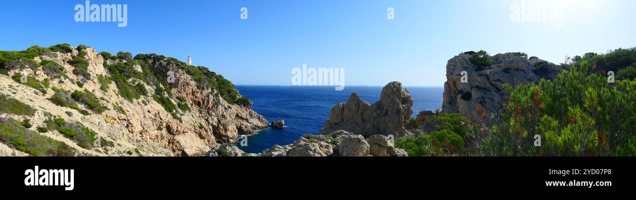 Panorama: Costa Maiorca vicino a Cala Radjada Foto Stock