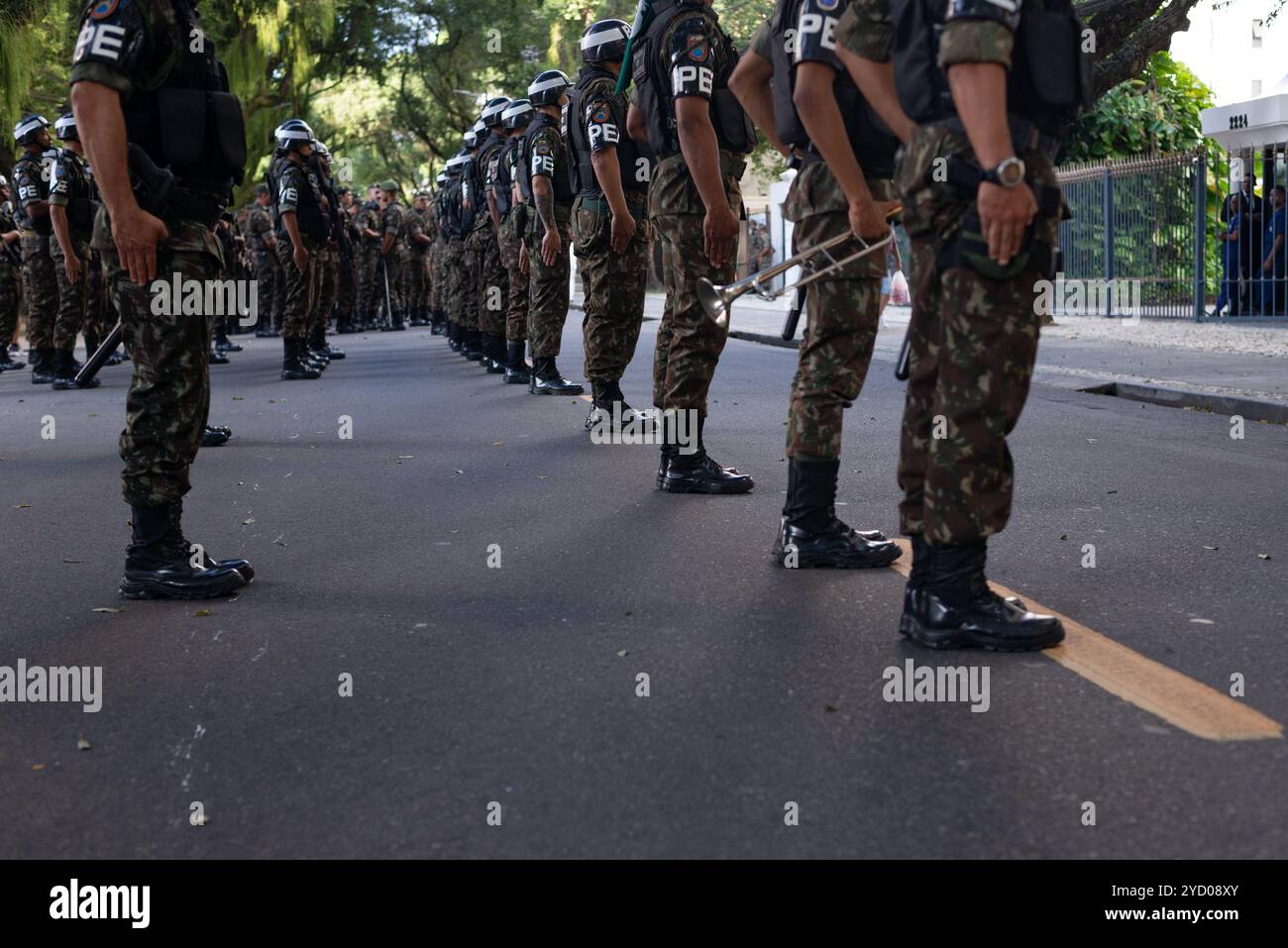 Salvador, Bahia, Brasile - 7 settembre 2024: Le truppe dell'esercito si stanno preparando per la parata del giorno dell'indipendenza brasiliana. Città di Salvador, Bahia. Foto Stock
