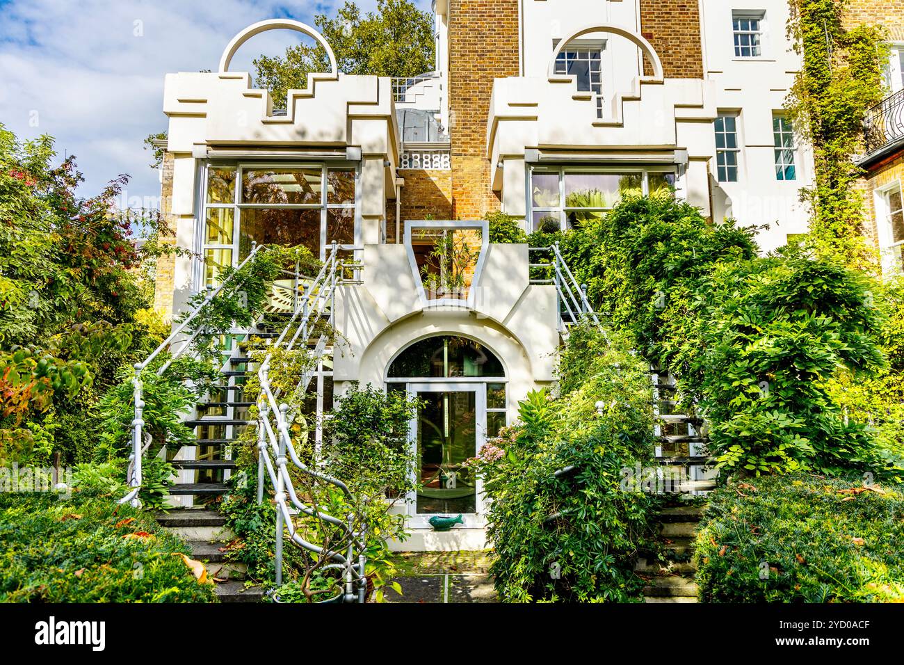 Esterno della Cosmic House, una conversione postmodernista di una casa vittoriana, Londra, Inghilterra Foto Stock