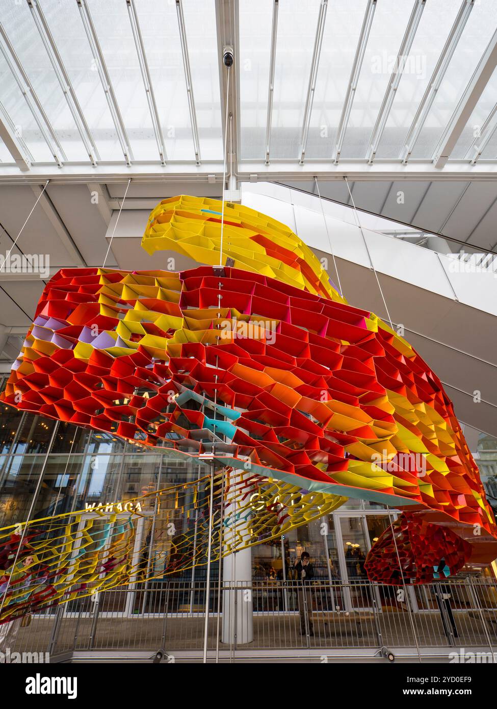 Public Paper Sculpture, Paddington Square, Mixed Use Development, Paddington, Londra, Inghilterra, Regno Unito, Gran Bretagna. Foto Stock