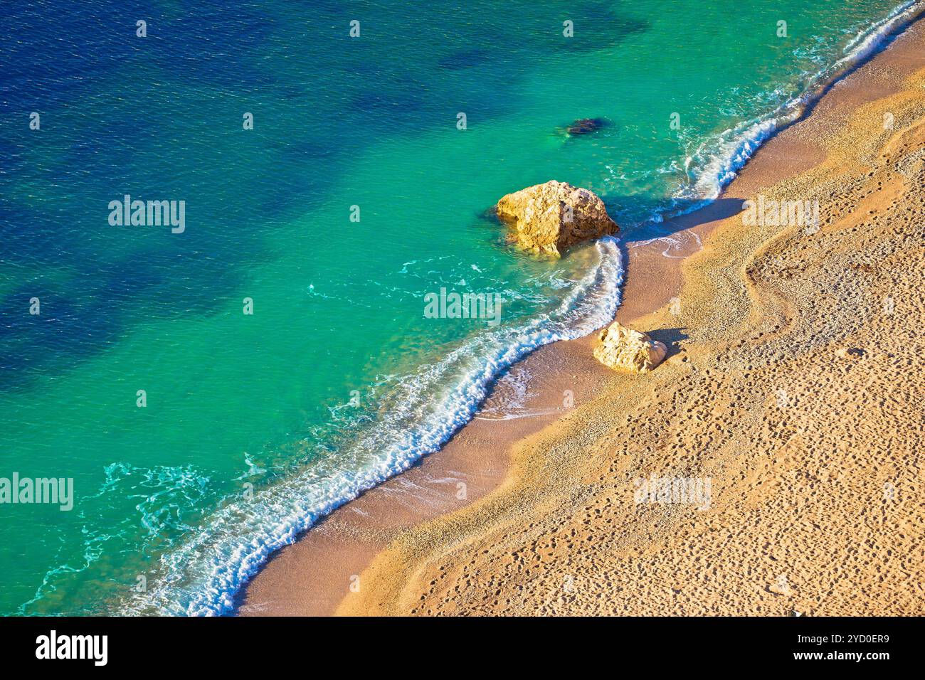 Idilliaca Cote d'Azur spiaggia di sabbia vista aerea Foto Stock
